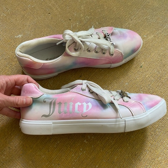 Juicy Couture Women Clarity Pastel Tie Dye Gothic Logo Fashion Sneaker Size 9M - Picture 2 of 16